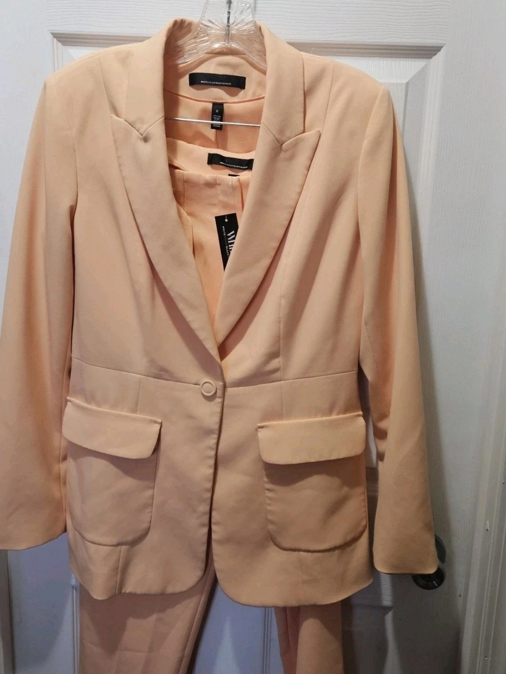 White House Black Market Peach Single-Button Blazer (6) & Tailored Pant (4)Suit